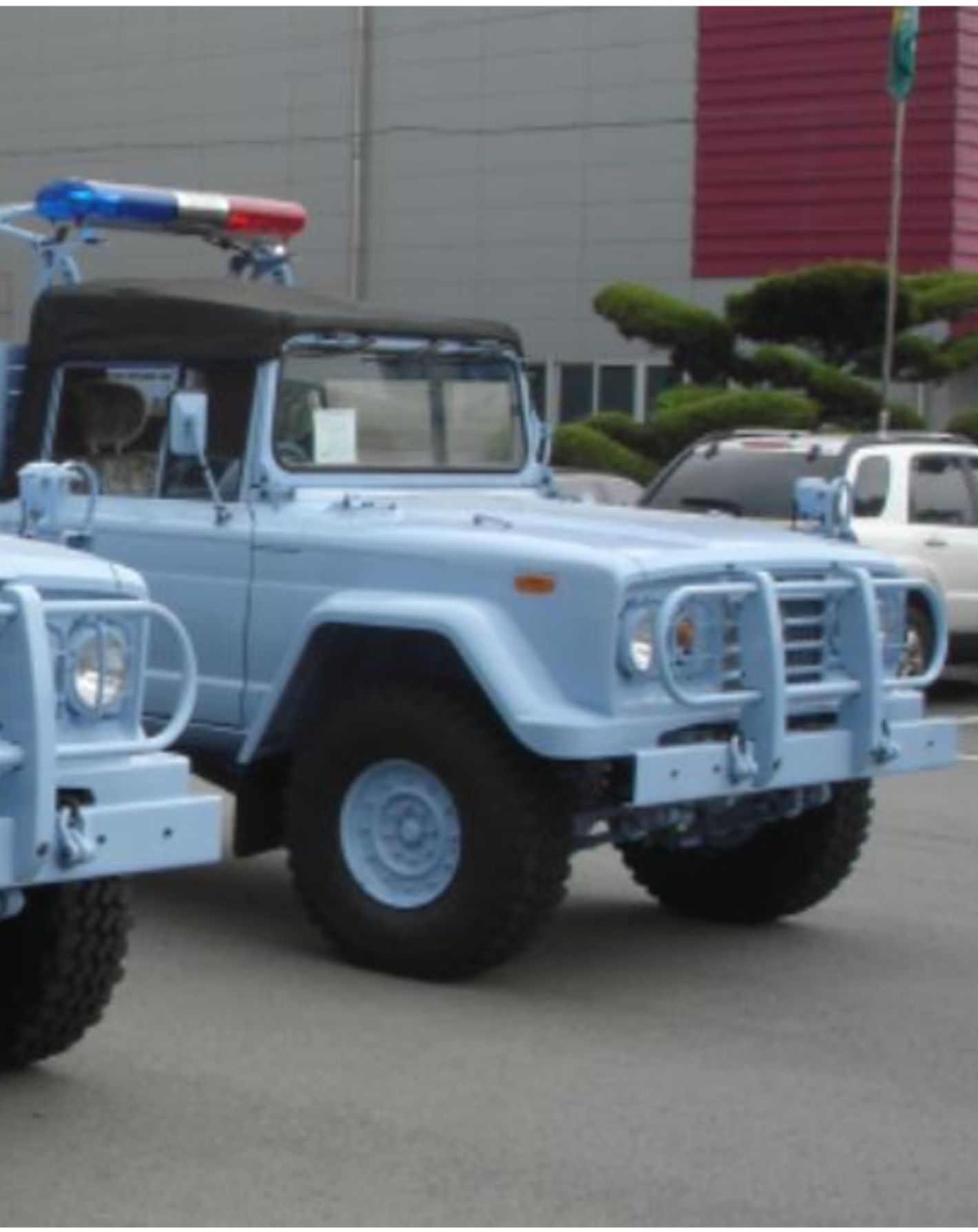 KM450 cab and windscreen detail