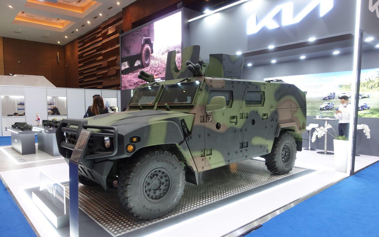 kia showcases kltv light tactical vehicle